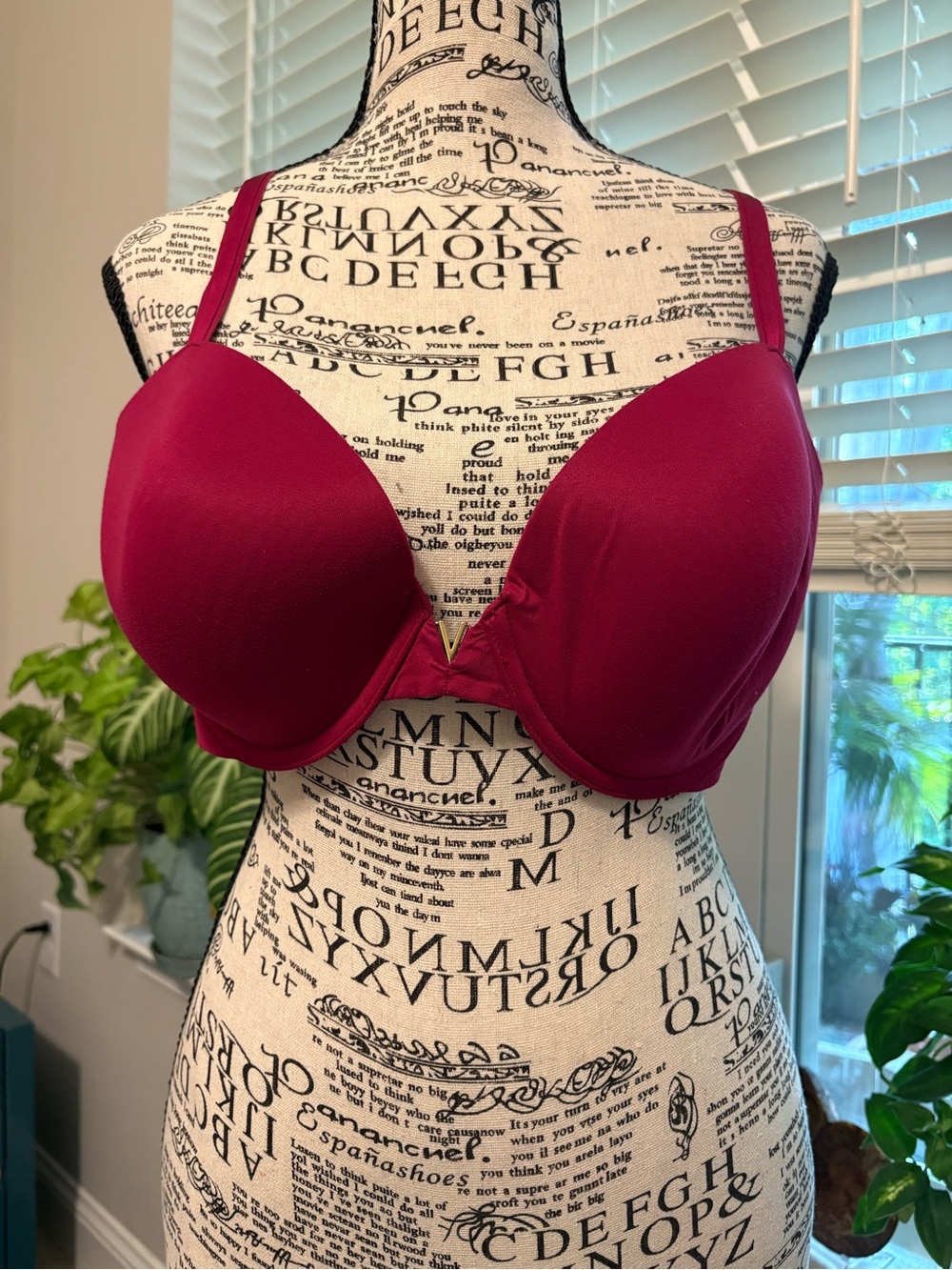 Victoria's Secret Smooth Plunge Bra - Deep Wine
